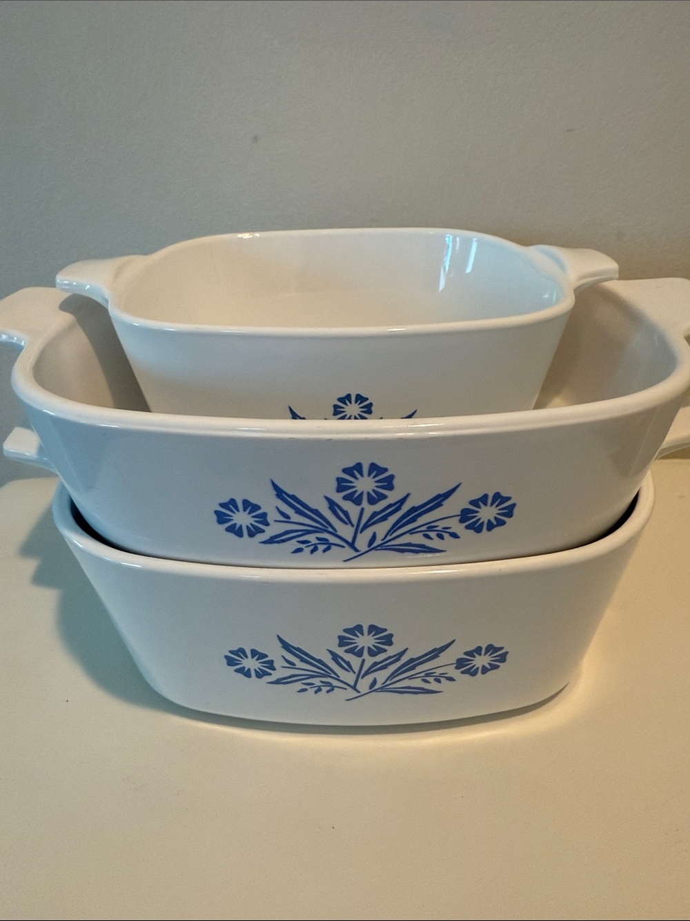 Corningware Cornflower 3 piece set in excellent condition.
